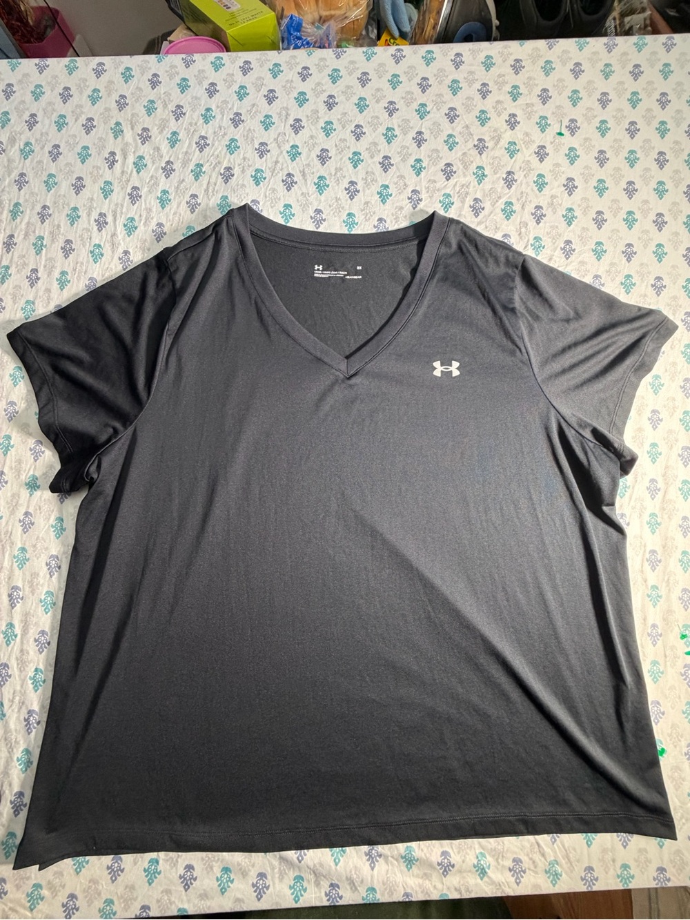 Under Armour HeatGear Women’s 2X Black V-Neck Athletic Workout Shirt